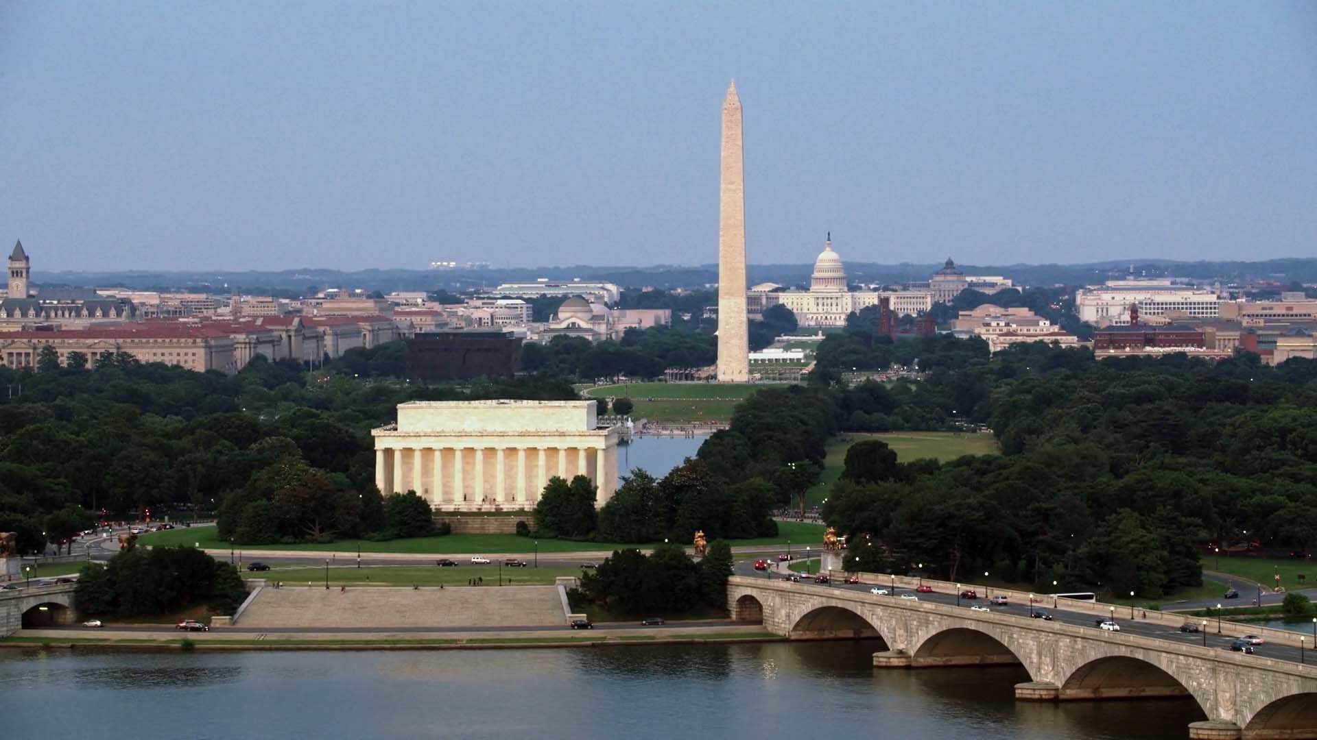 Washington, DC skyline with the Lincoln Memorial, Washington Monument and United States Capitol